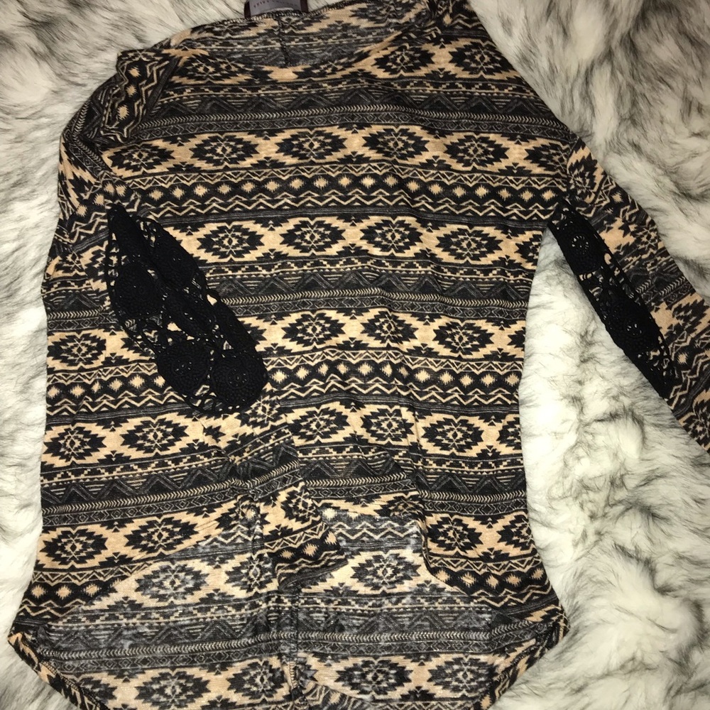 Patterned long sleeve shirt